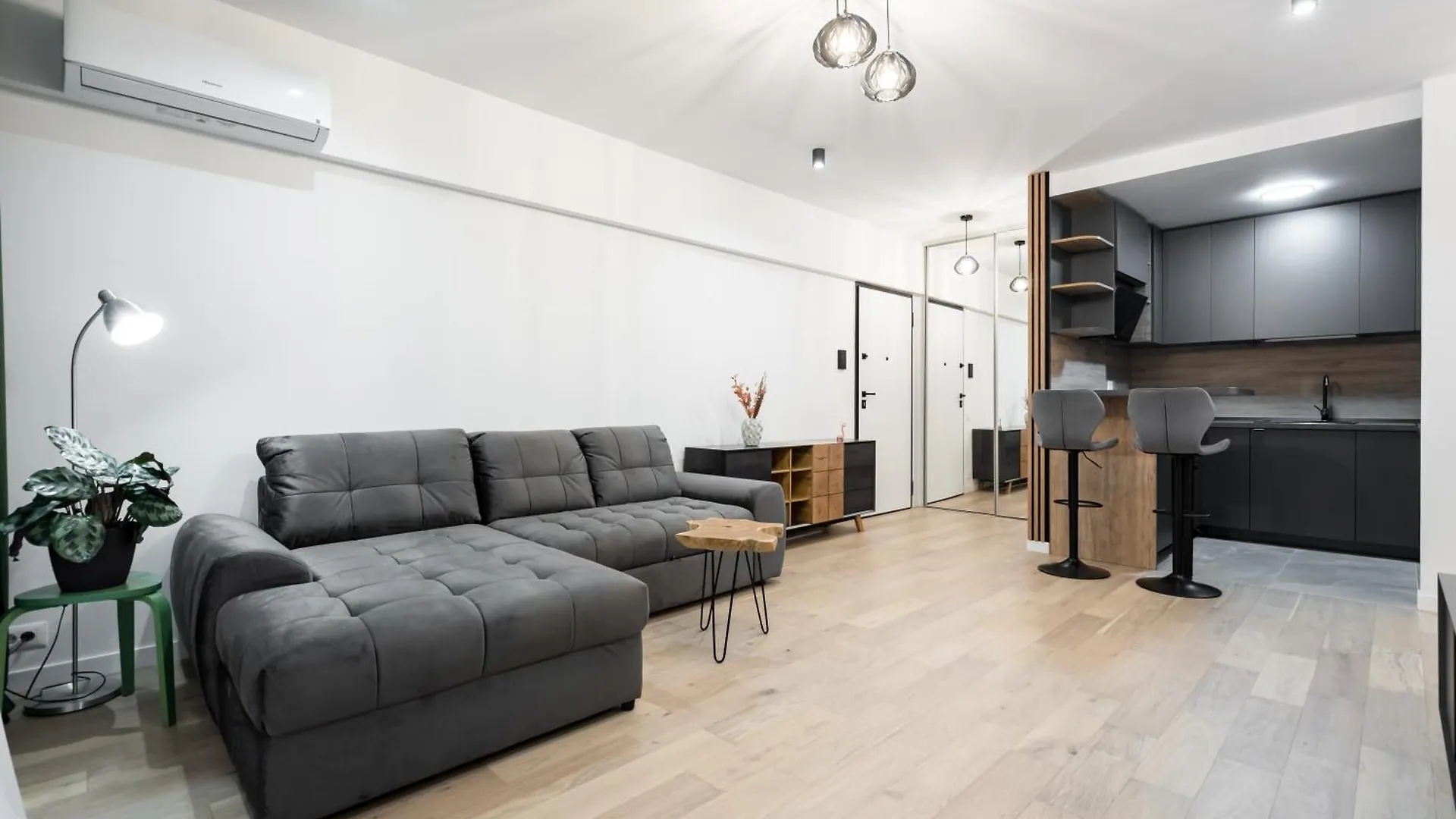 The Velvet Grey Apartment Bucharest