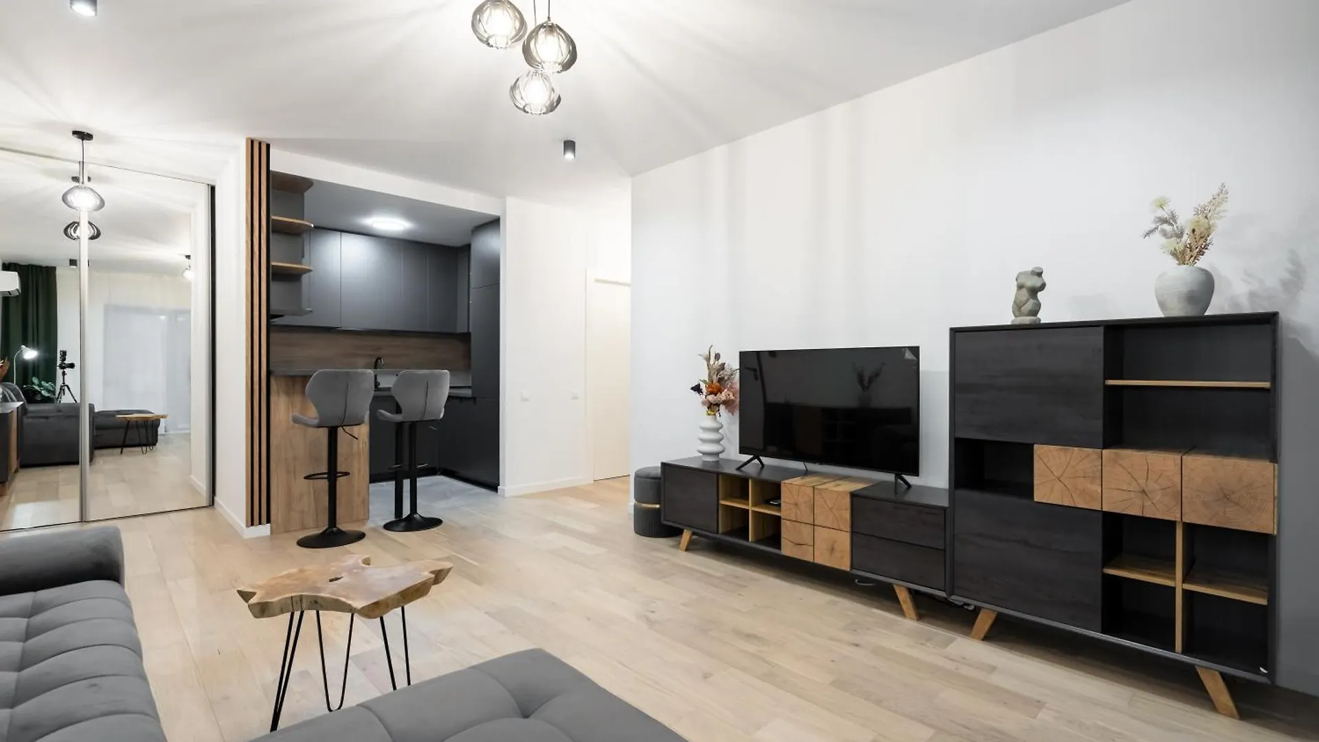 The Velvet Grey Apartment Bucharest 0*,