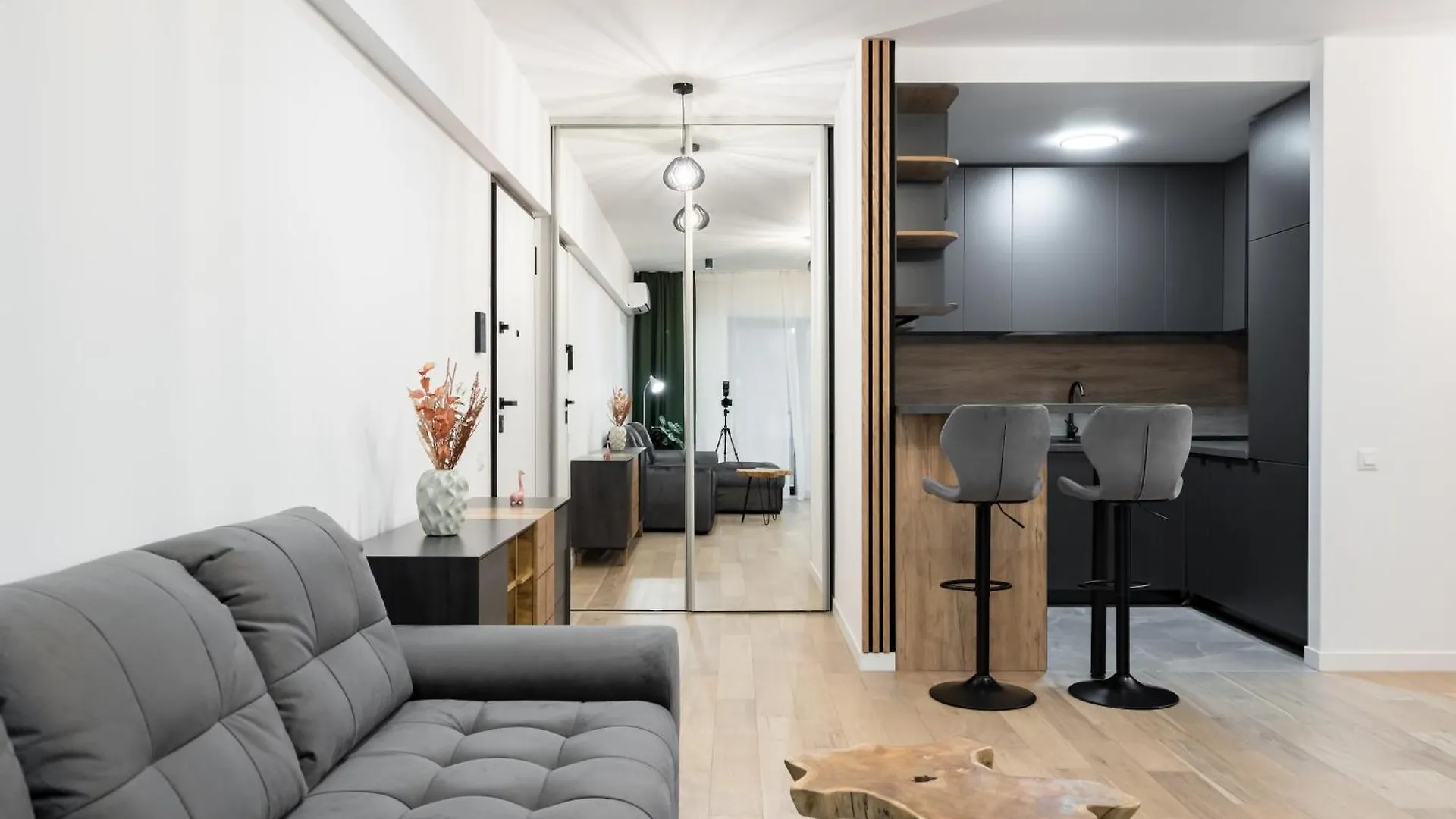 The Velvet Grey Apartment Bucharest