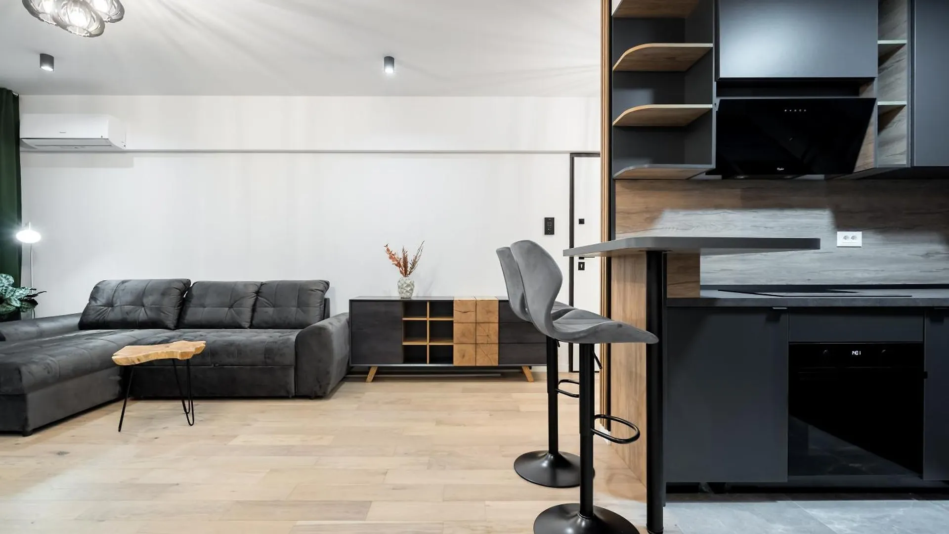 The Velvet Grey Apartment Bucharest